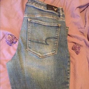 AMERICAN EAGLE HIGH-RISE JEANS Size 8 Short